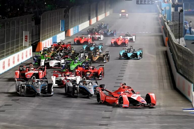 Jake Dennis (GBR), Avalanche Andretti, BMW iFE.21 Leads at the start of round 13 of Season 8 in Formula