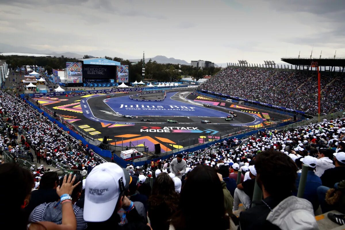 AUTODROMO HERMANOS RODRIGUEZ, MEXICO - FEBRUARY 12: Edoardo Mortara (CHE), ROKiT Venturi Racing, Silver Arrow 02 (Credit: Formula E)