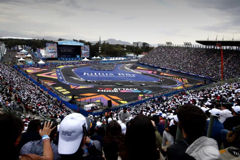AUTODROMO HERMANOS RODRIGUEZ, MEXICO - FEBRUARY 12: Edoardo Mortara (CHE), ROKiT Venturi Racing, Silver Arrow 02 (Credit: Formula E)
