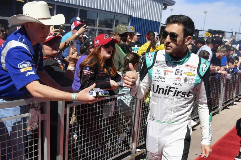 AVONDALE, ARIZONA - MARCH 13: Chase Elliott, driver of the #9 UniFirst Chevrolet, gives a thumbs up to fans during the red carpet prior to the Ruoff Mortgage 500 during at Phoenix Raceway on March 13, 2022 in Avondale, Arizona. (Photo by Logan Riely/Getty Images)