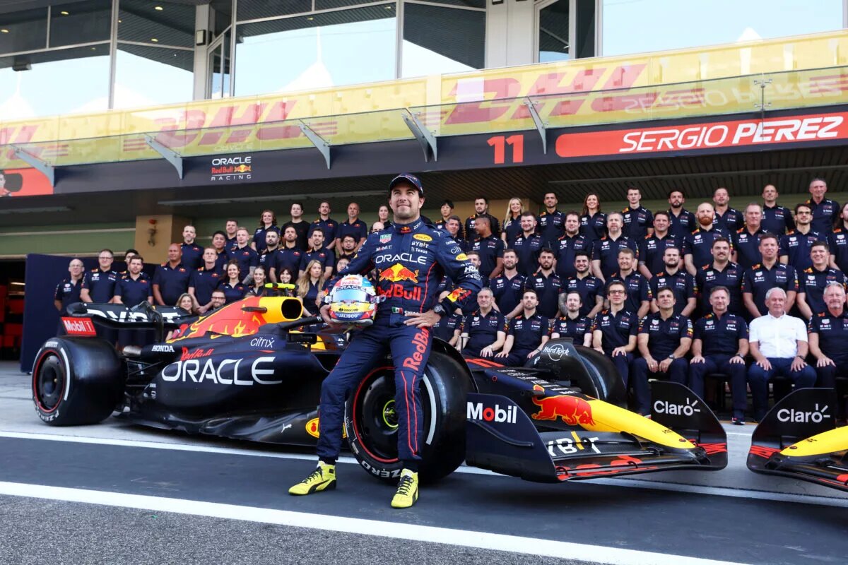 ABU DHABI, UNITED ARAB EMIRATES - NOVEMBER 17: Sergio Perez of Mexico and Oracle Red Bull Racing poses with his team at the Red Bull Racing End of Season Team Photo during previews ahead of the F1 Grand Prix of Abu Dhabi at Yas Marina Circuit on November 17, 2022 in Abu Dhabi, United Arab Emirates. (Photo by Bryn Lennon/Getty Images) // Getty Images / Red Bull Content Pool // SI202211170686 // Usage for editorial use only //