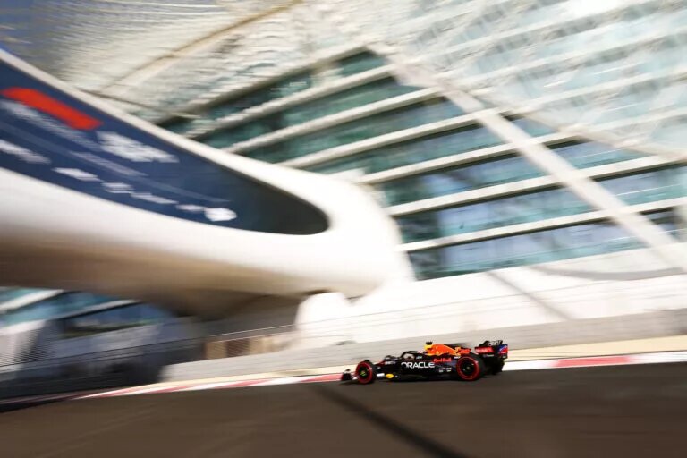ABU DHABI, UNITED ARAB EMIRATES - NOVEMBER 18: Liam Lawson of New Zealand driving the (36) Oracle Red Bull Racing RB18 on track during practice ahead of the F1 Grand Prix of Abu Dhabi at Yas Marina Circuit on November 18, 2022 in Abu Dhabi, United Arab Emirates. (Photo by Mark Thompson/Getty Images) // Getty Images / Red Bull Content Pool // SI202211181269 // Usage for editorial use only //