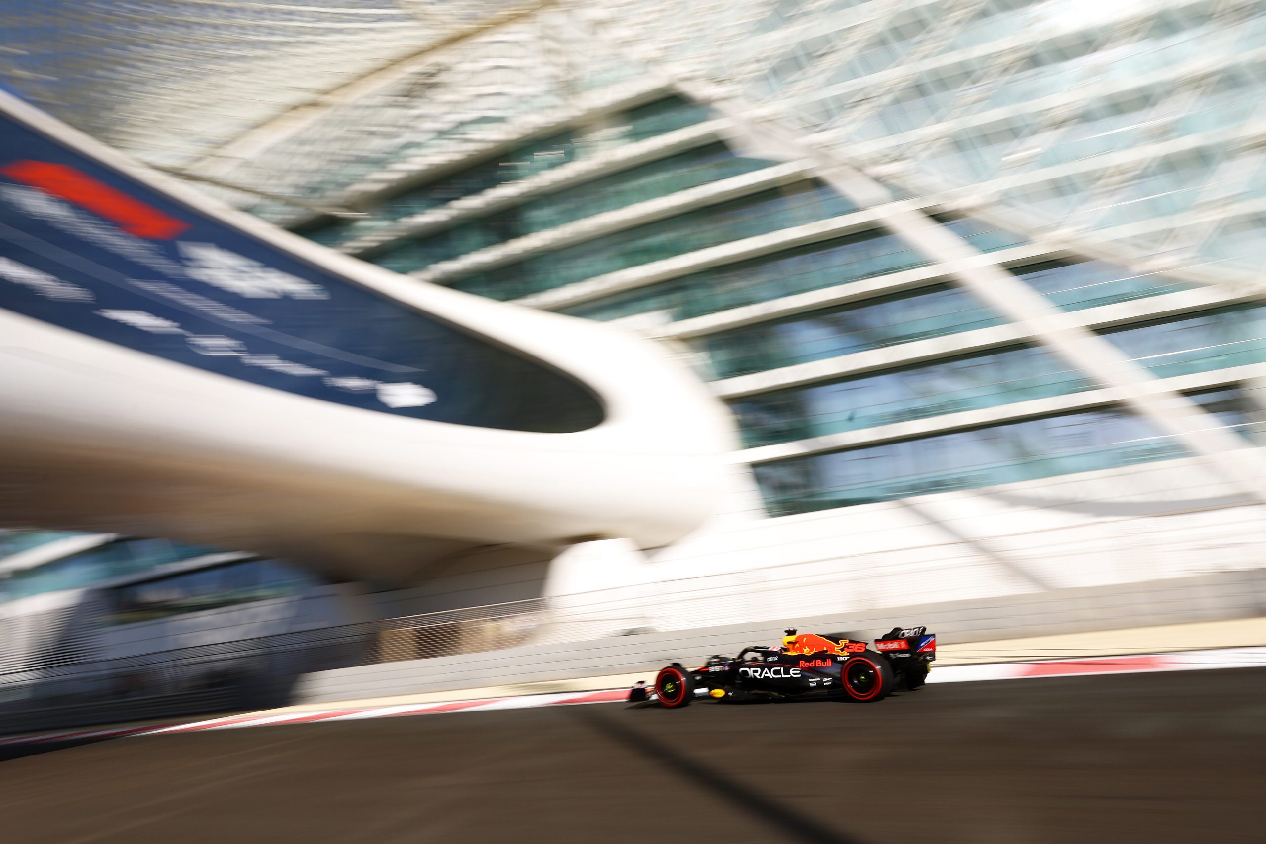 ABU DHABI, UNITED ARAB EMIRATES - NOVEMBER 18: Liam Lawson of New Zealand driving the (36) Oracle Red Bull Racing RB18 on track during practice ahead of the F1 Grand Prix of Abu Dhabi at Yas Marina Circuit on November 18, 2022 in Abu Dhabi, United Arab Emirates. (Photo by Mark Thompson/Getty Images) // Getty Images / Red Bull Content Pool // SI202211181269 // Usage for editorial use only //