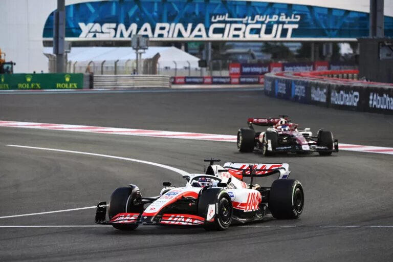 FIA and Formula 1 - YAS MARINA CIRCUIT, UNITED ARAB EMIRATES - NOVEMBER 20: Kevin Magnussen, Haas VF-22, leads Valtteri Bottas, Alfa Romeo C42 during the Abu Dhabi GP at Yas Marina Circuit on Sunday November 20, 2022 in Abu Dhabi, United Arab Emirates. (Photo by Mark Sutton / LAT Images)