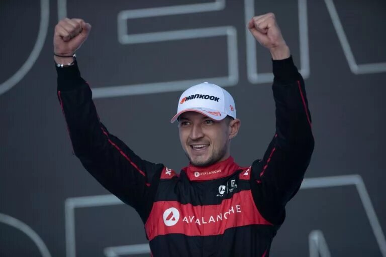 Jake Dennis, Avalanche Andretti Formula E, 1st position, Podium - Mexico City E-Prix