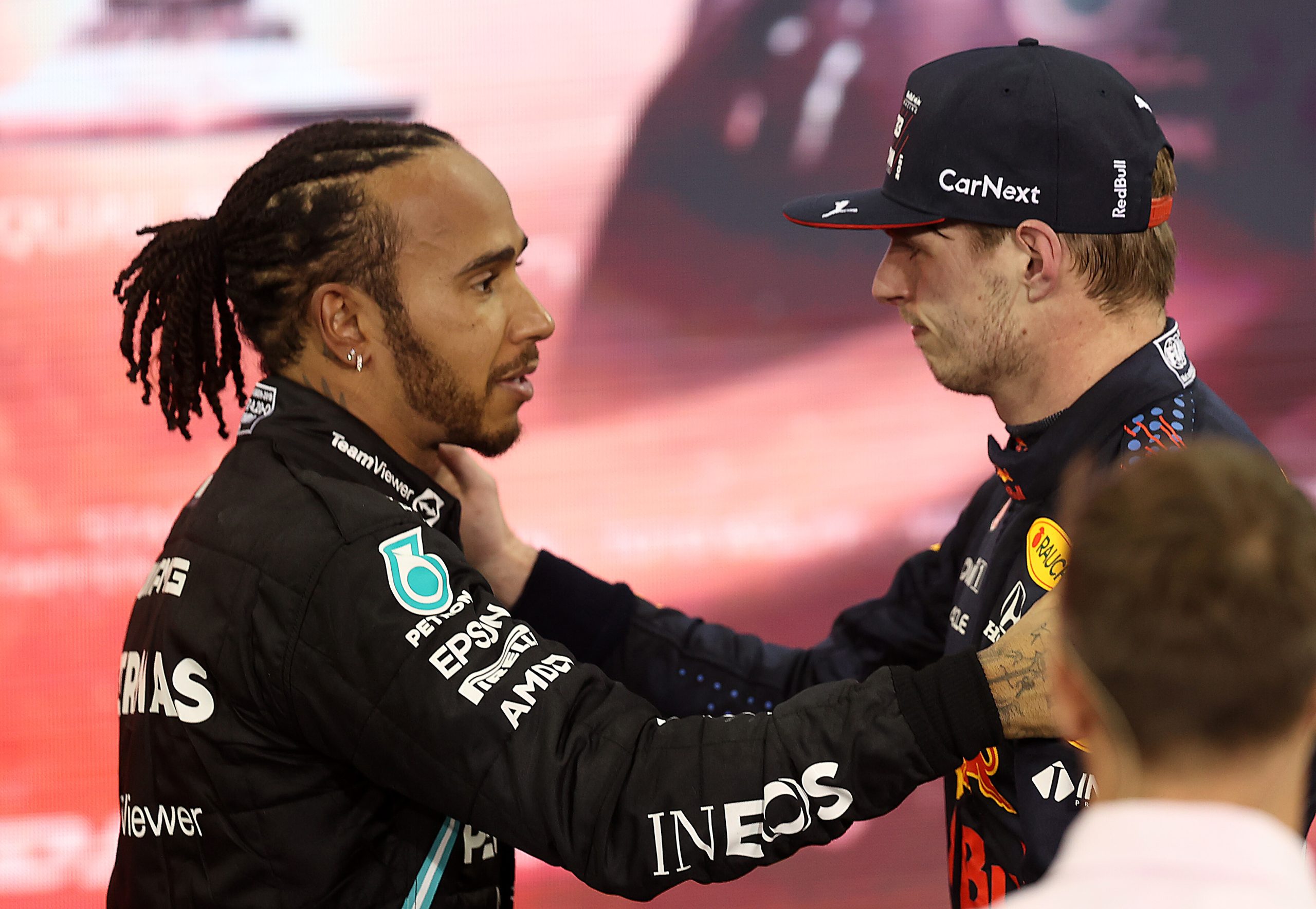 ABU DHABI, UNITED ARAB EMIRATES - DECEMBER 12: Race winner and 2021 F1 World Drivers Champion Max Verstappen of Netherlands and Red Bull Racing is congratulated by runner up in the race and championship Lewis Hamilton of Great Britain and Mercedes GP during the F1 Grand Prix of Abu Dhabi at Yas Marina Circuit on December 12, 2021 in Abu Dhabi, United Arab Emirates. (Photo by Lars Baron/Getty Images) *** BESTPIX *** // Getty Images / Red Bull Content Pool // SI202112120675 // Usage for editorial use only //