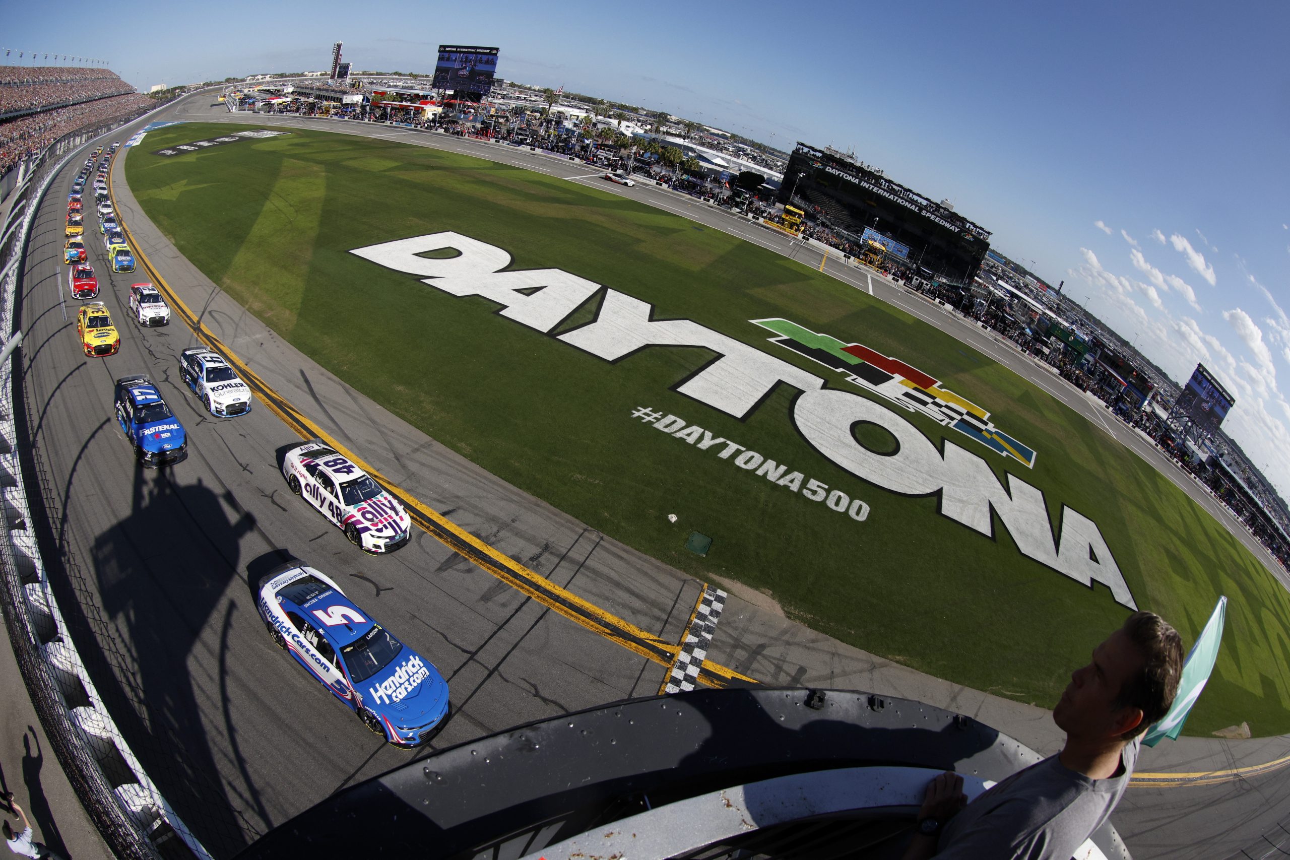 DAYTONA BEACH, FLORIDA - FEBRUARY 20: Kyle Larson, driver of the #5 HendrickCars.com Chevrolet, leads the field to the green flag to start the NASCAR Cup Series 64th Annual Daytona 500 at Daytona International Speedway on February 20, 2022 in Daytona Beach, Florida. (Photo by Sean Gardner/Getty Images)