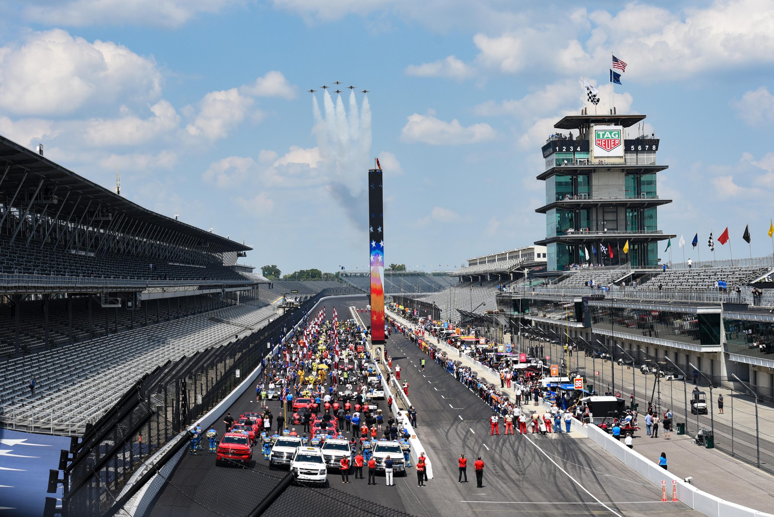 Motorsport: The thunderbirds fly over the starting grid prior to the 104th running of the indianapolis 500 presented by gainbridge