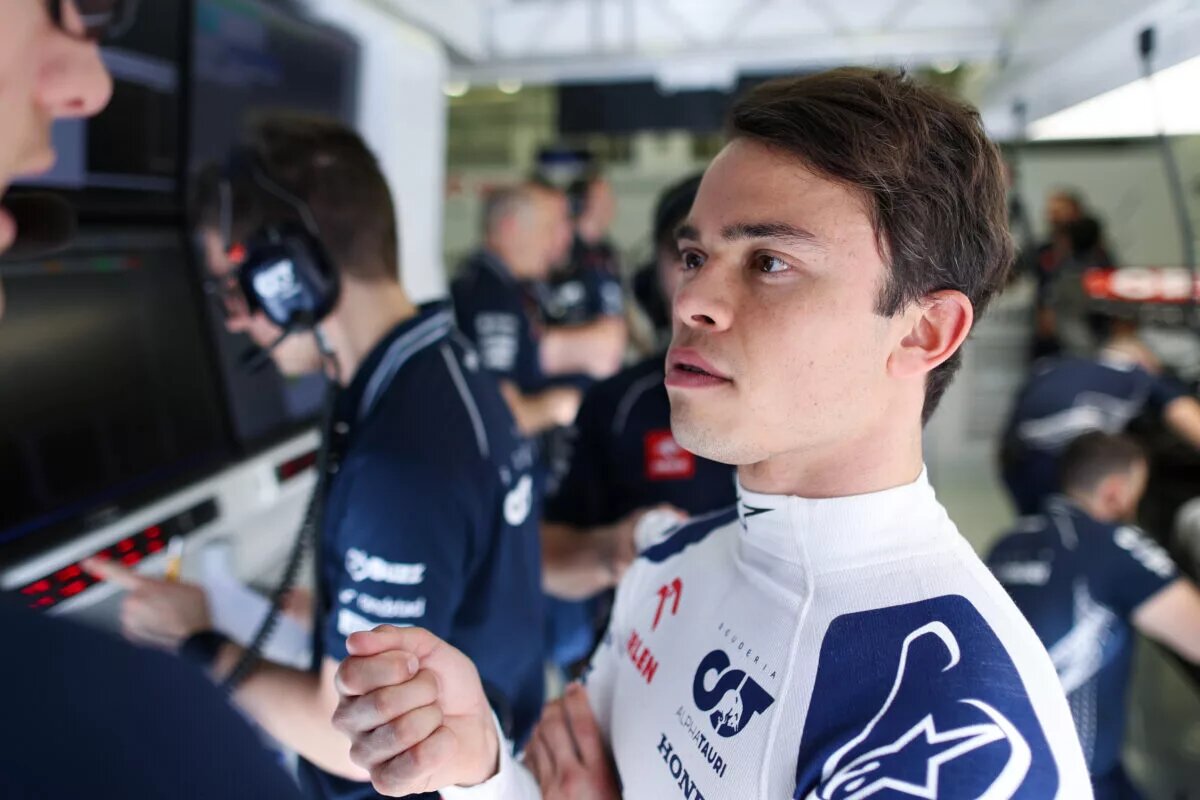 BAHRAIN, BAHRAIN - FEBRUARY 23: Nyck de Vries of Netherlands driving the (21) Scuderia AlphaTauri AT04 prepares to drive in the garage during day one of F1 Testing at Bahrain International Circuit on February 23, 2023 in Bahrain, Bahrain. (Photo by Peter Fox/Getty Images) // Getty Images / Red Bull Content Pool // SI202302230631 // Usage for editorial use only //