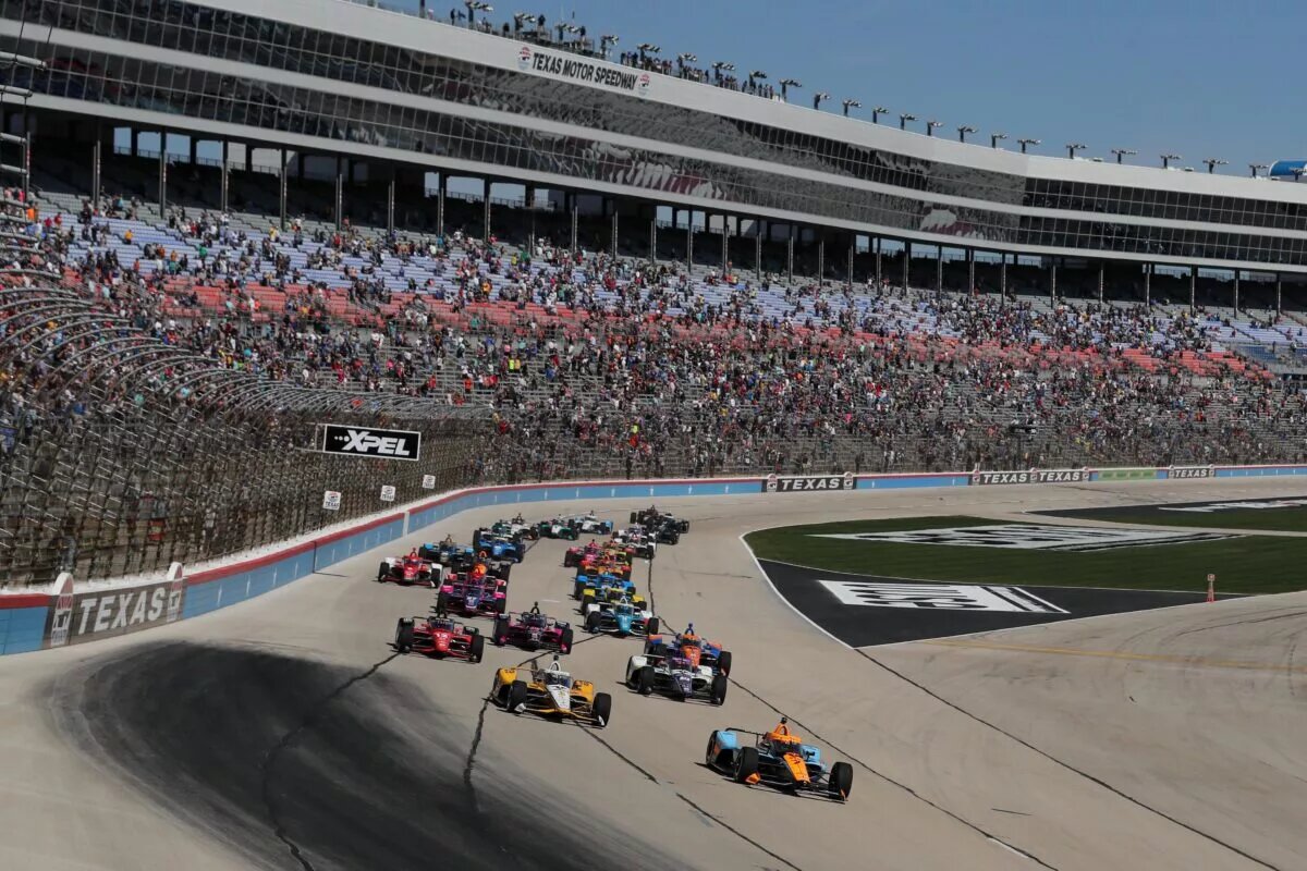 Felix Rosenqvist leads the field at Texas Motor Speedway (Joe Skibinski/Penske Entertainment)