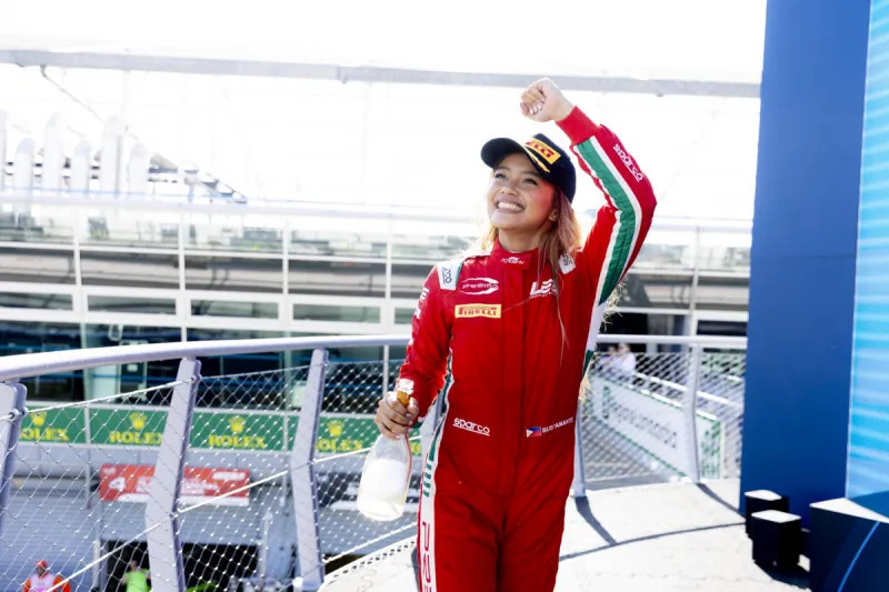 Bianca Bustamante on the podium at Monza, F1 Academy 2023