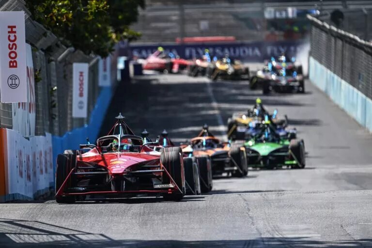 Sacha Fenestraz, Nissan Formula E Team, Nissan e-4ORCE 04