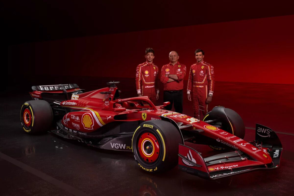 Charles Leclerc, Fred Vasseur & Carlos Sainz standing next to the new Ferrari