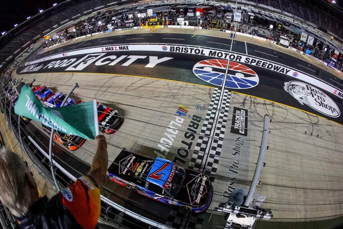 BRISTOL, TENNESSEE - SEPTEMBER 19: Connor Zilisch, driver of the #7 Silver Hare Racing Chevrolet, leads the field to the green flag to start the NASCAR Craftsman Truck Series UNOH 200 presented by Ohio Logistics at Bristol Motor Speedway on September 19, 2024 in Bristol, Tennessee.
