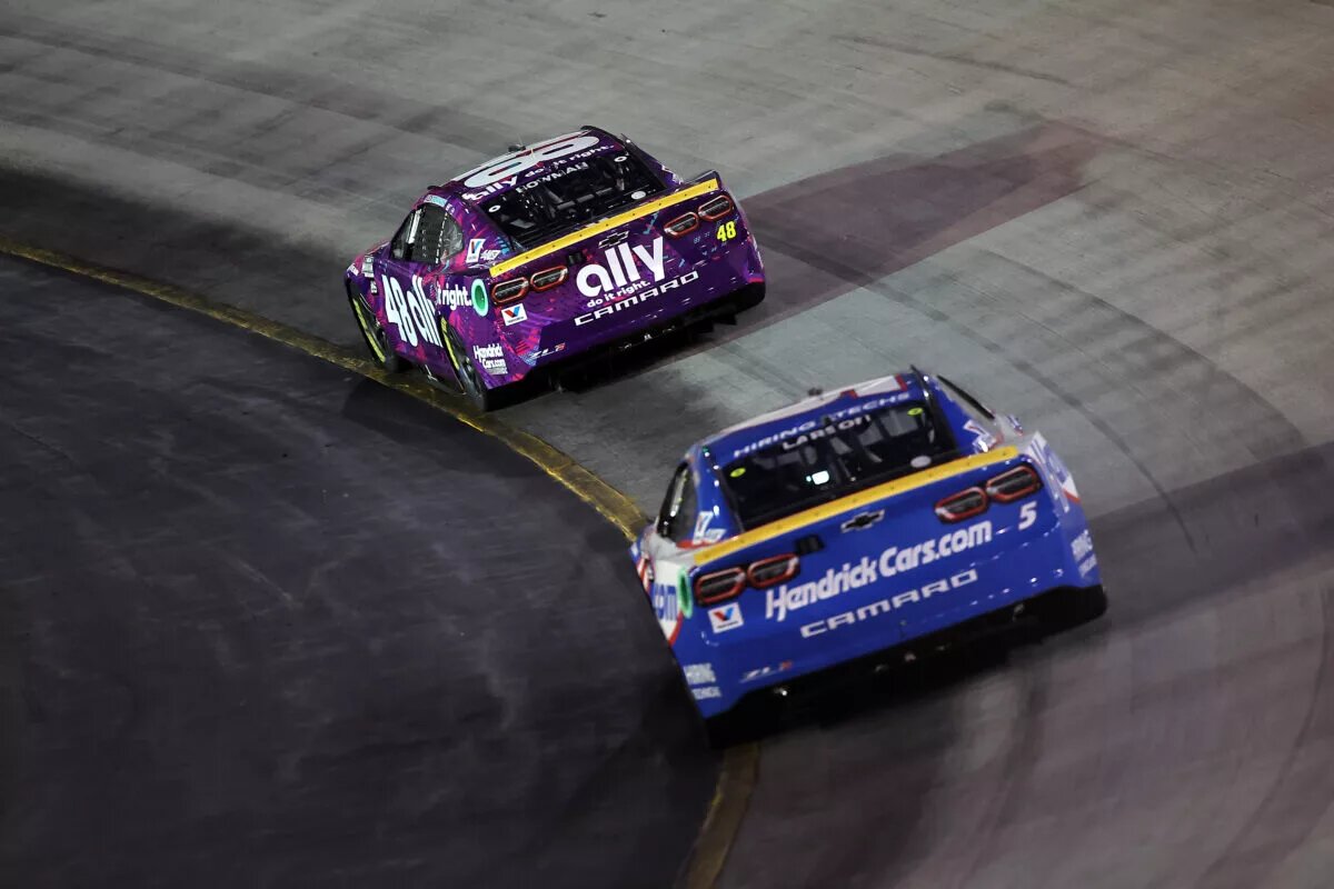 BRISTOL, TENNESSEE - SEPTEMBER 21: Alex Bowman, driver of the #48 Ally Chevrolet, and Kyle Larson, driver of the #5 HendrickCars.com Chevrolet, race during the NASCAR Cup Series Bass Pro Shops Night Race at Bristol Motor Speedway on September 21, 2024 in Bristol, Tennessee. (Photo by Jonathan Bachman/Getty Images)