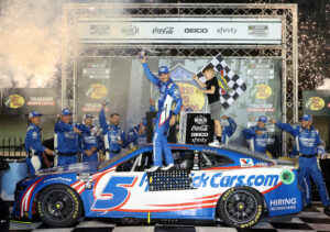 BRISTOL, TENNESSEE - SEPTEMBER 21: Kyle Larson, driver of the #5 HendrickCars.com Chevrolet, celebrates with his son, Owen Larson in victory lane after winning the NASCAR Cup Series Bass Pro Shops Night Race at Bristol Motor Speedway on September 21, 2024 in Bristol, Tennessee. (Photo by James Gilbert/Getty Images)