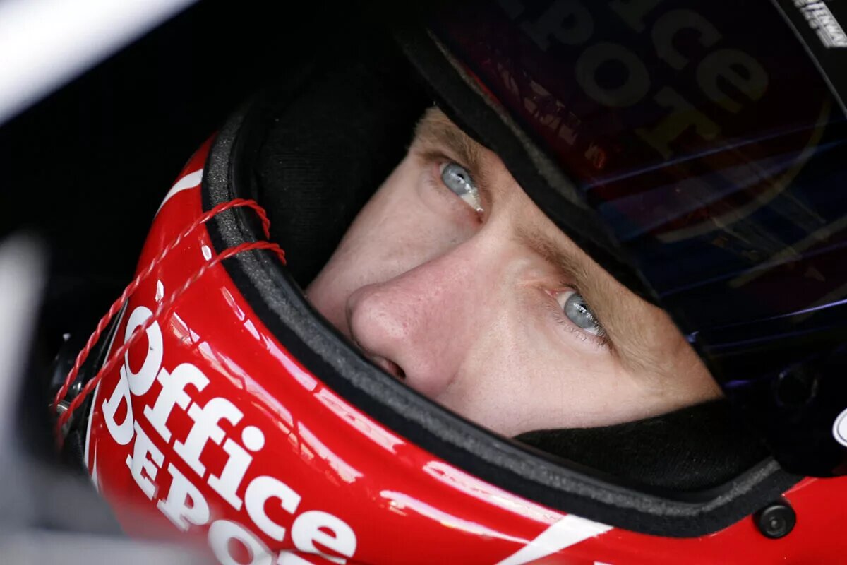 September 22, 2007 - Dover, DE, USA: Carl Edwards during practice for the Dodge Dealers 400 at the Dover International Speedway in Dover, DE.