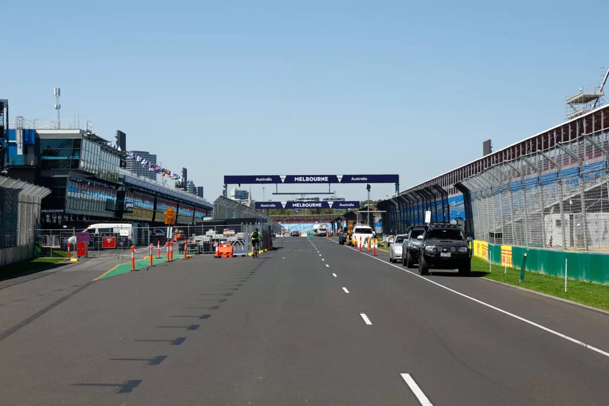 March 7, 2025, Melbourne, Victoria, Australia: Track preparations are underway at the Albert Park Grand Prix Circuit for the 2025 Australian Formula One Grand Prix, taking place from March 13 to March 16. Melbourne Australia - ZUMAs197 20250307_aaa_s197_027 Copyright: xGeorgexHitchensx