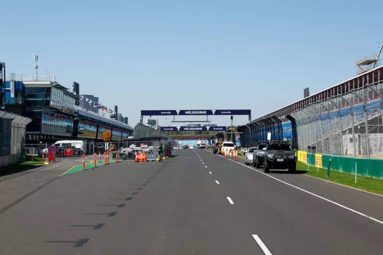March 7, 2025, Melbourne, Victoria, Australia: Track preparations are underway at the Albert Park Grand Prix Circuit for the 2025 Australian Formula One Grand Prix, taking place from March 13 to March 16. Melbourne Australia - ZUMAs197 20250307_aaa_s197_027 Copyright: xGeorgexHitchensx