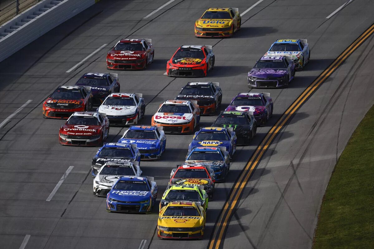 TALLADEGA, ALABAMA - APRIL 21: Joey Logano, driver of the #22 Shell Pennzoil Ford, and Kyle Larson, driver of the #5 HendrickCars.com Chevrolet, lead the field during the NASCAR Cup Series GEICO 500 at Talladega Superspeedway on April 21, 2024 in Talladega, Alabama. (Photo by Sean Gardner/Getty Images)