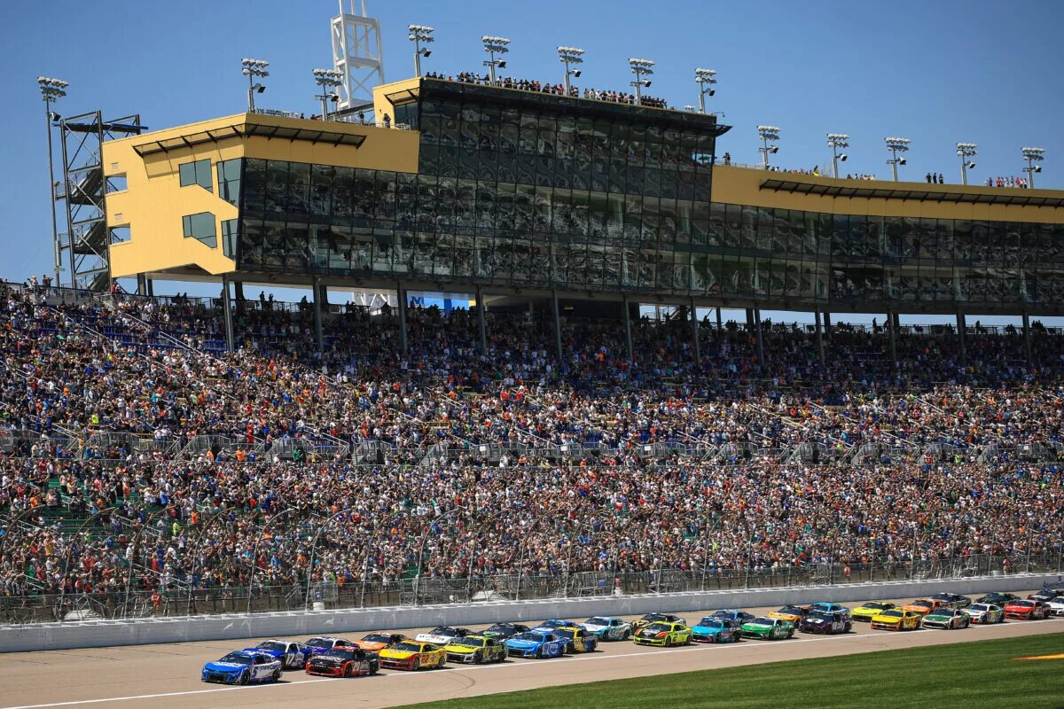 KANSAS CITY, KANSAS - MAY 11: Kyle Larson, driver of the #5 HendrickCars.com Chevrolet, leads the field to start the NASCAR Cup Series AdventHealth 400 at Kansas Speedway on May 11, 2025 in Kansas City, Kansas. (Photo by Chris Graythen/Getty Images)