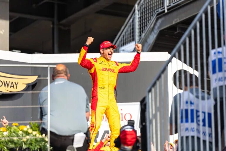 May 9, 2025, Indianapolis, Indiana, USA: ALEX PALOU 10 - driver for Chip Ganassi Racing extends celebrates his victory in the Sonsio Grand Prix on May 10th, 2025 at the Indianapolis Motor Speedway in Indianapolis, Indiana. This is Palou s third consecutive Sonsio Grand Prix victory. Palou has won 4 out of the starting 5 NTT IndyCar, Indy Car, IRL, USA Series Races this year. Indianapolis USA - ZUMAs355 20250509_zsp_s355_020 Copyright: xJustinxSickingx