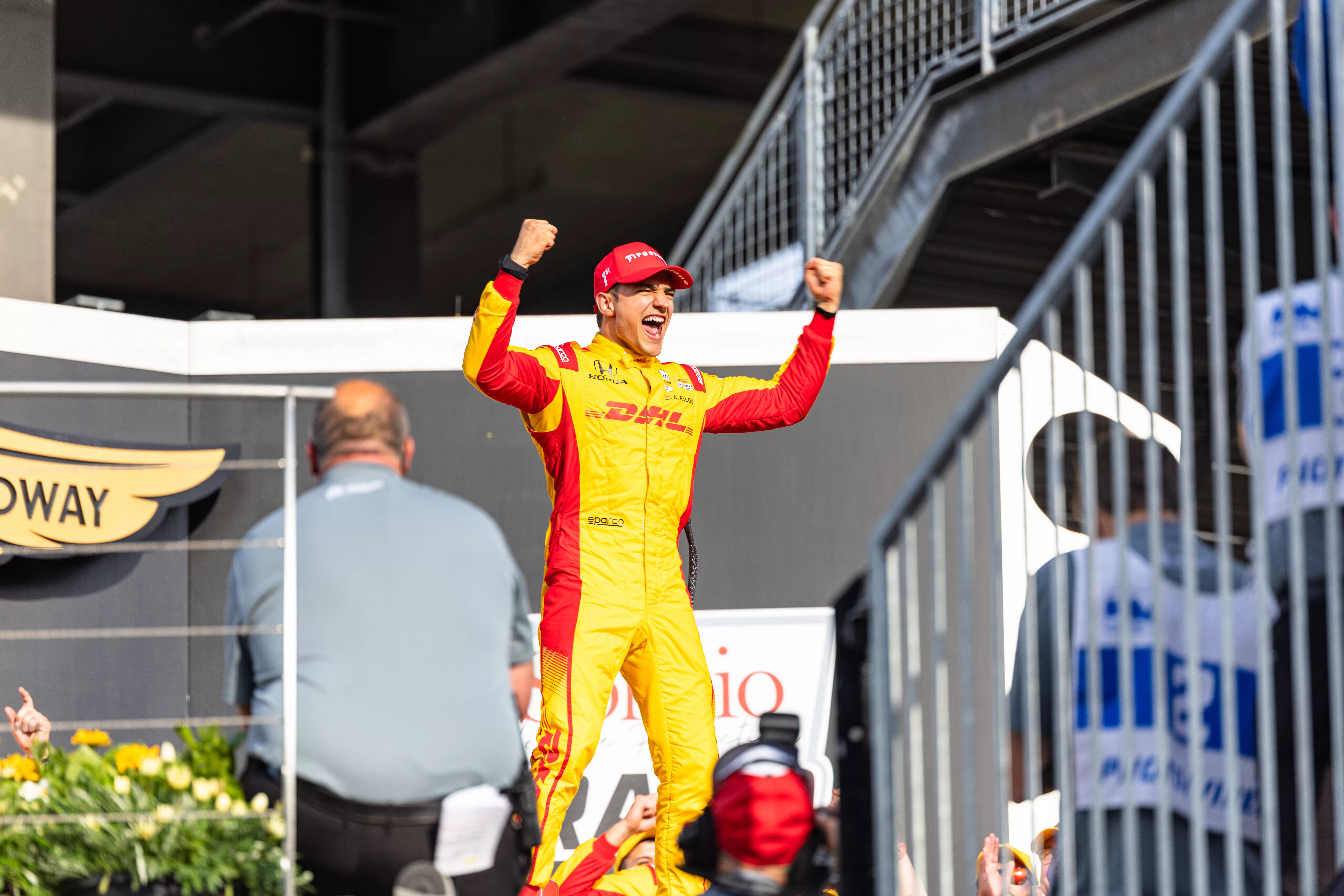 May 9, 2025, Indianapolis, Indiana, USA: ALEX PALOU 10 - driver for Chip Ganassi Racing extends celebrates his victory in the Sonsio Grand Prix on May 10th, 2025 at the Indianapolis Motor Speedway in Indianapolis, Indiana. This is Palou s third consecutive Sonsio Grand Prix victory. Palou has won 4 out of the starting 5 NTT IndyCar, Indy Car, IRL, USA Series Races this year. Indianapolis USA - ZUMAs355 20250509_zsp_s355_020 Copyright: xJustinxSickingx