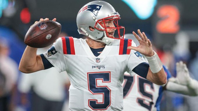 New England Patriots quarterback Brian Hoyer (5) tosses the ball