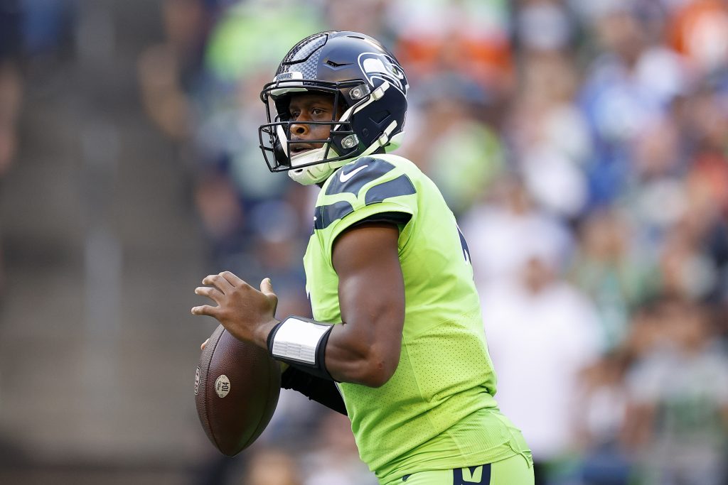 MONDAY NIGHT FOOTBALL: Geno Smith, Seahawks hold off Russell