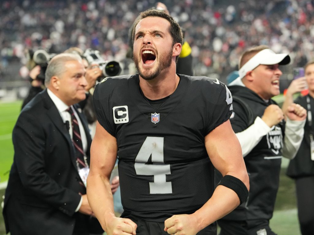 Proposed Raiders Trade Sends Derek Carr to Saints