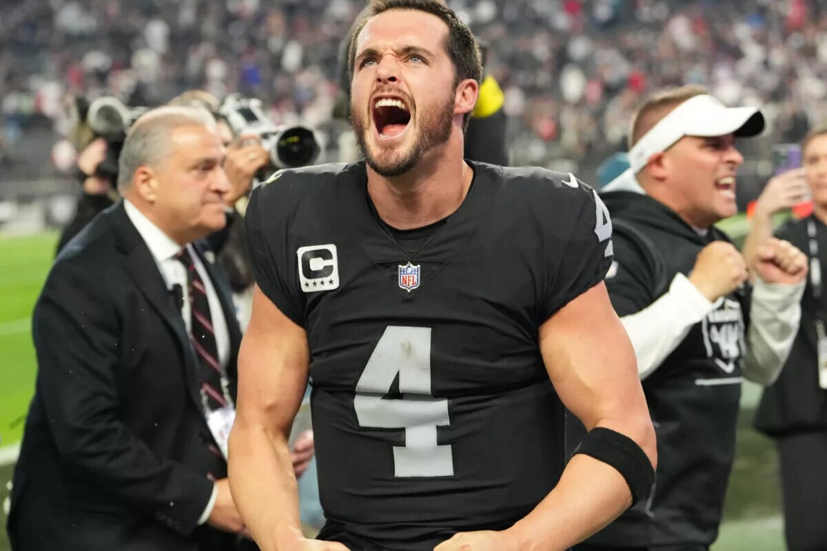Derek Carr Trade