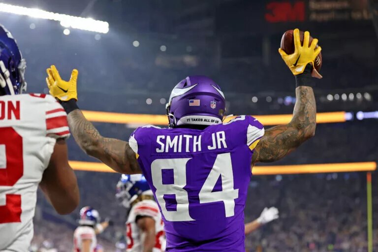 Irv Smith Contract