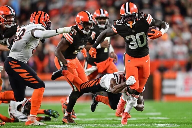 D'Ernest Johnson Contract