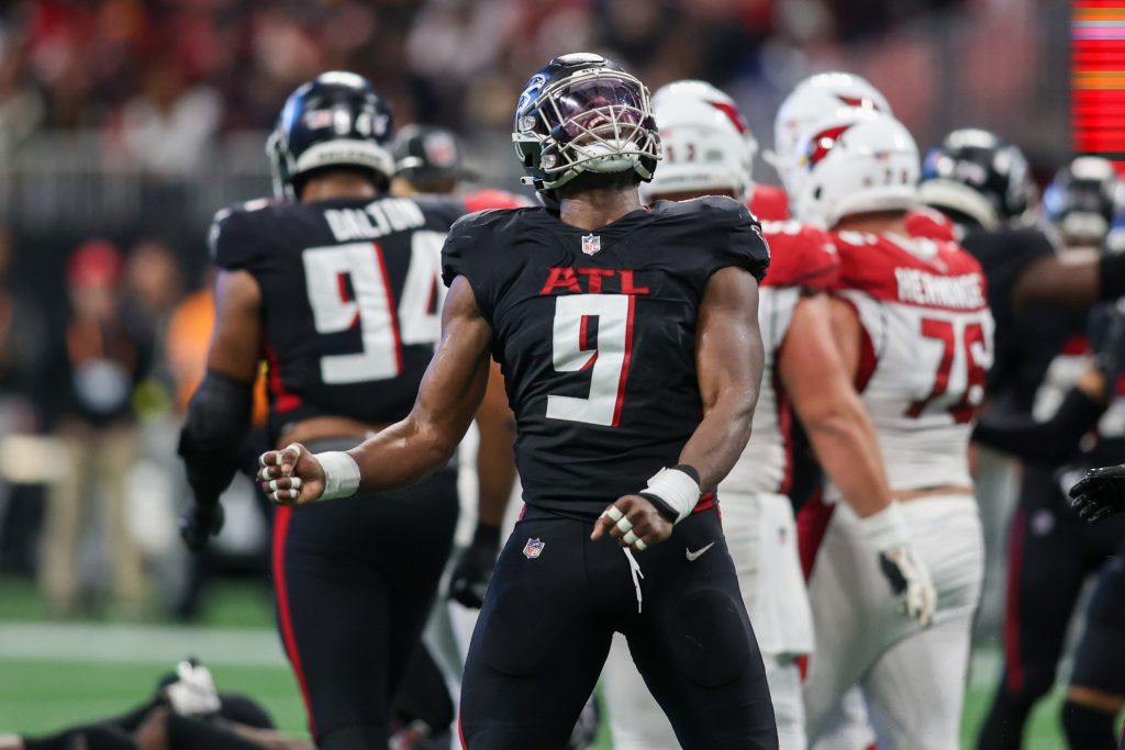 Falcons re-sign edge rusher Lorenzo Carter to a two-year deal