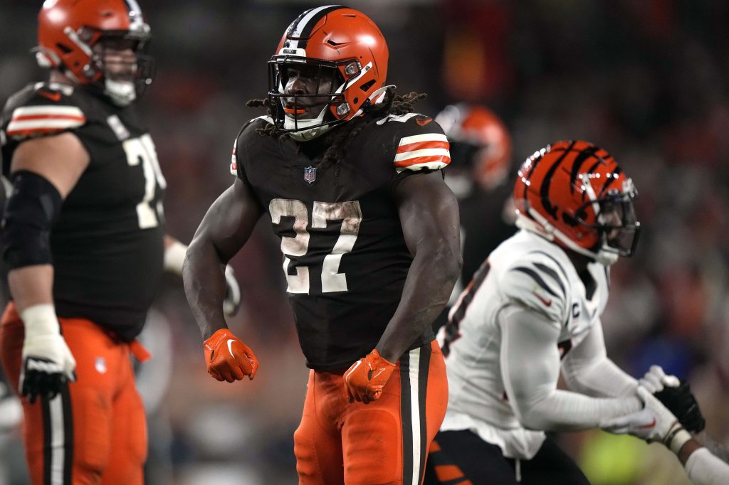 Should the Arizona Cardinals sign RB Kareem Hunt to backup James Conner? -  PHNX