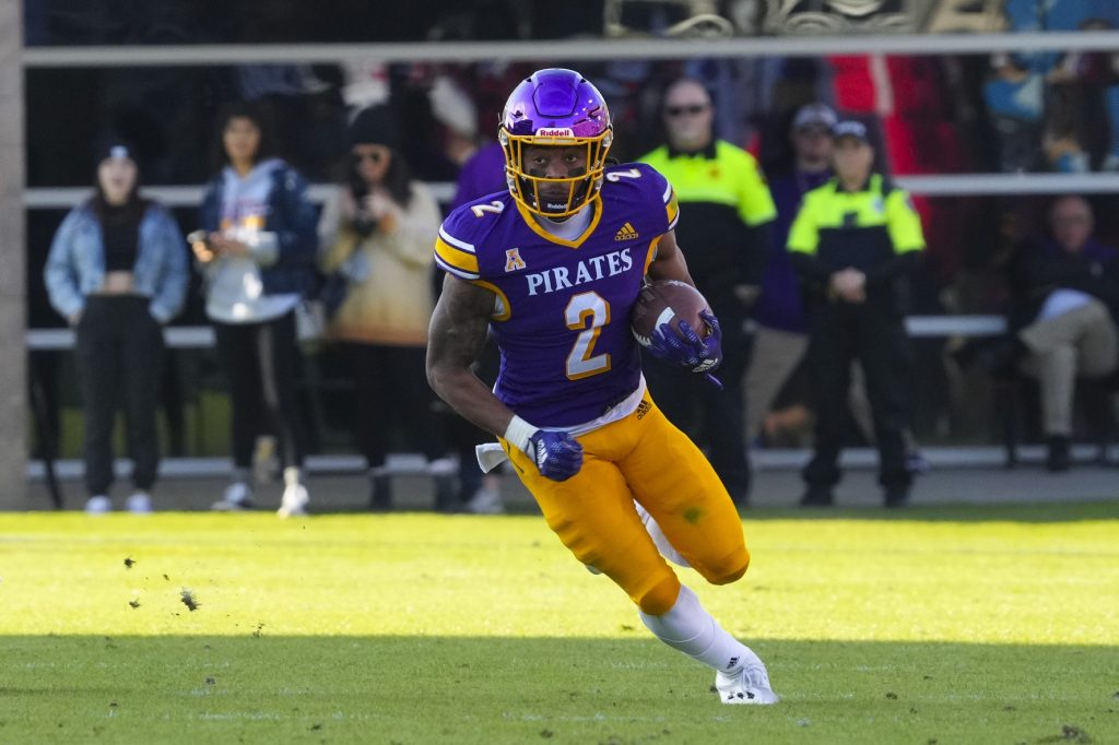 Baltimore Ravens running back Keaton Mitchell outruns Washington