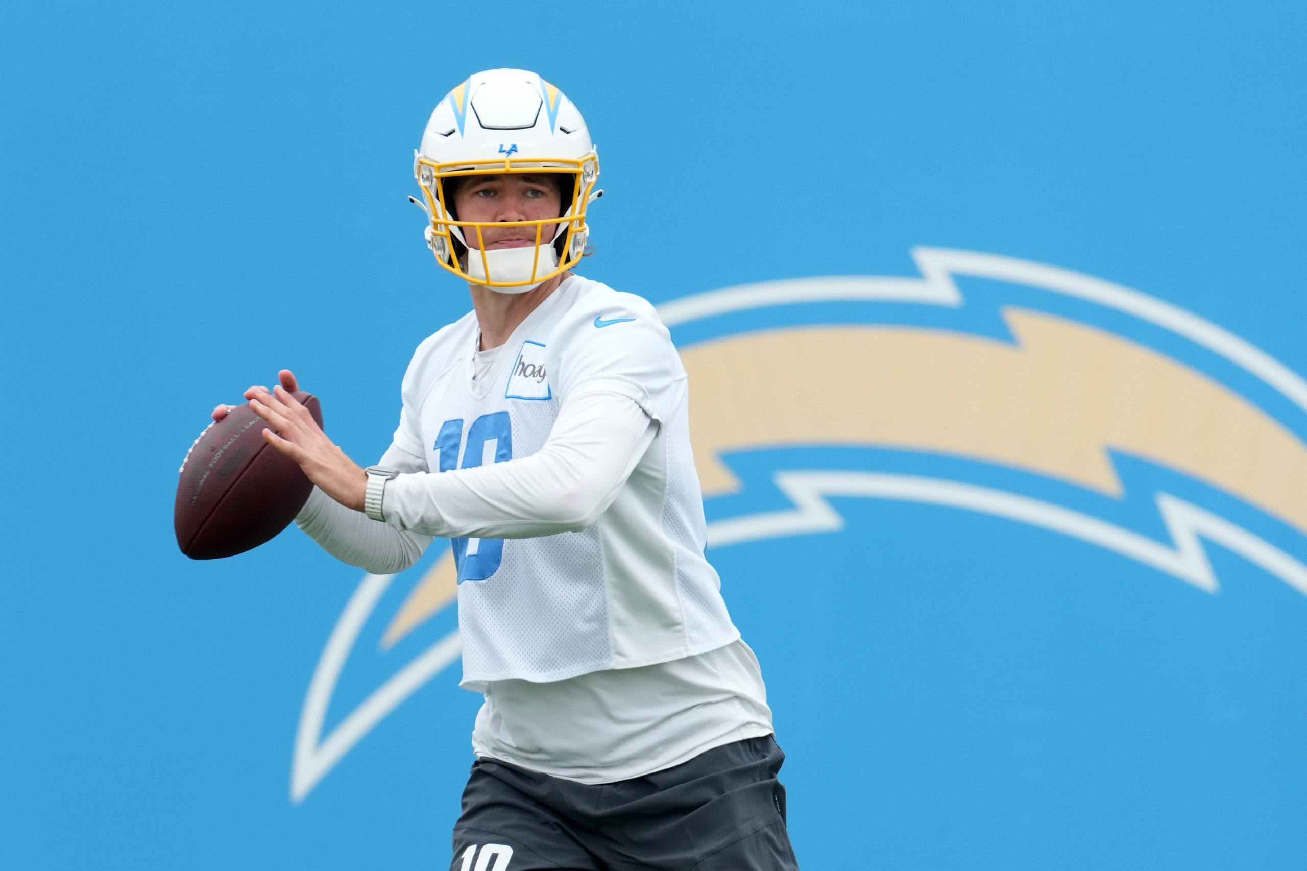 Justin Herbert thriving as rookie QB for Chargers