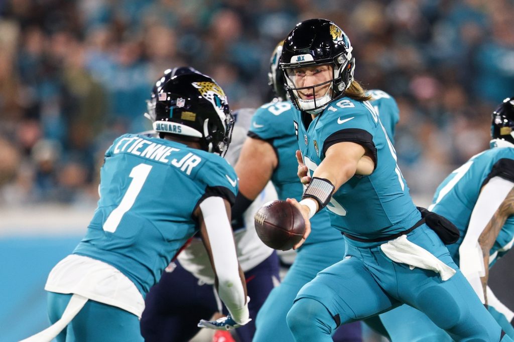 Tank Bigsby and Travis Etienne shine as Jaguars defeat Dolphins 31-18 in  NFL preseason - BVM Sports