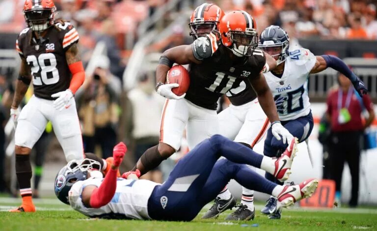 Cleveland Browns Wide Receiver Donovan Peoplse-Jones (11)