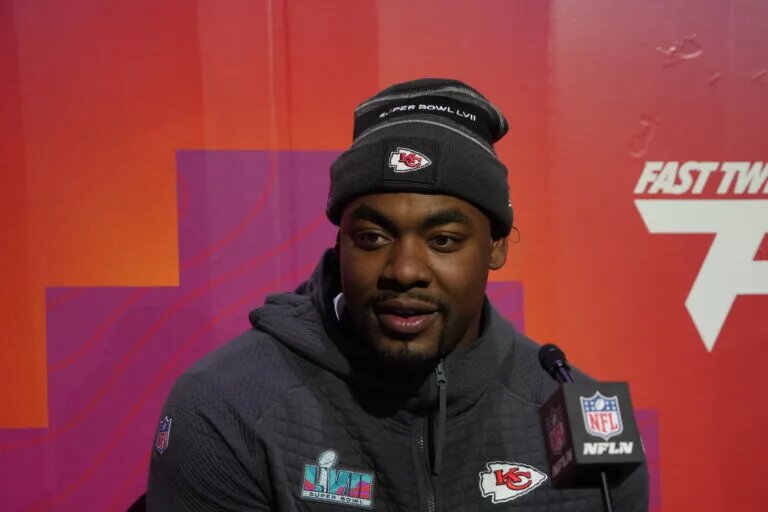 Chiefs Jones Holdout