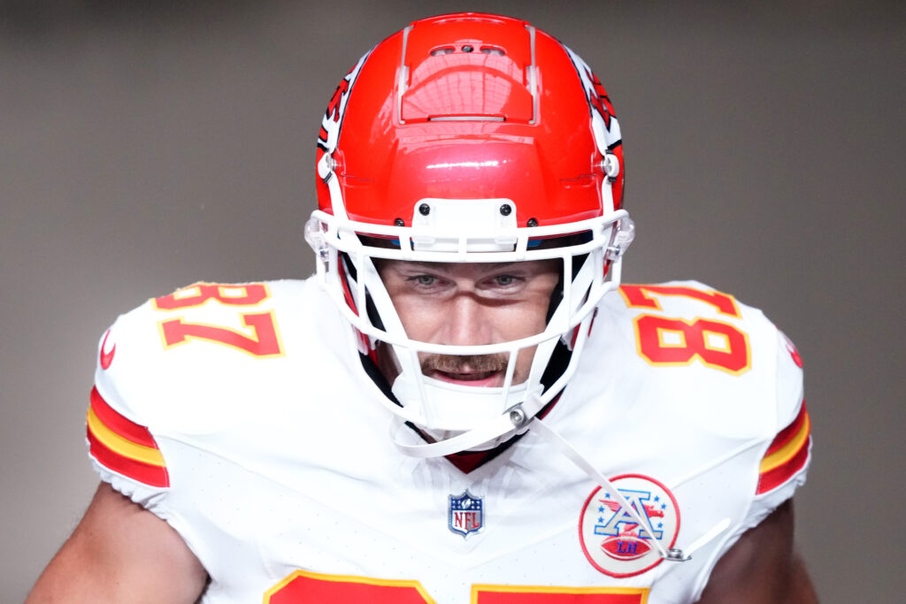 Chiefs' Travis Kelce avoids major injury and has 'chance to go' in