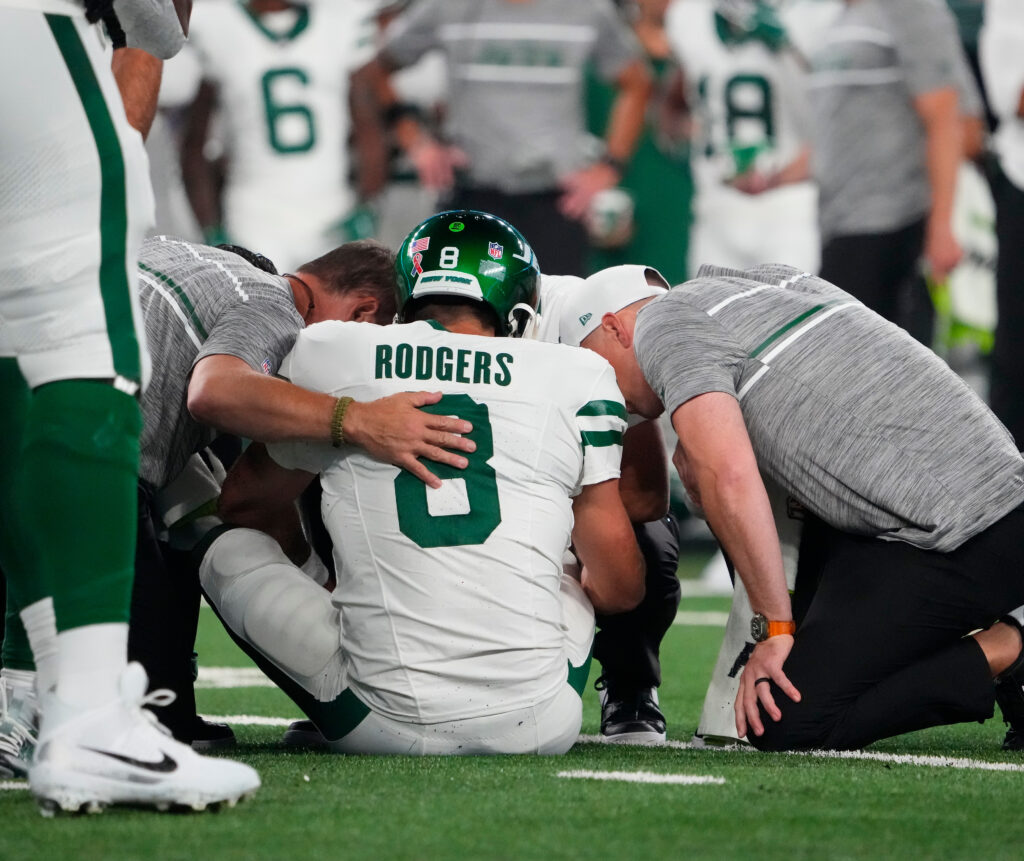 Aaron Rodgers Reappears At MetLife Stadium For Jets-Chiefs Game After Torn  Achilles & Hopes To Play Again This Season – Deadline