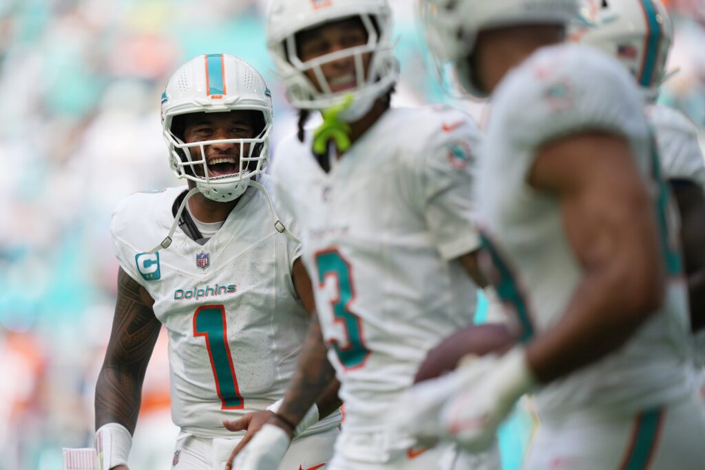 Did the Dolphins break the Rams' NFL record for most yards in a game?