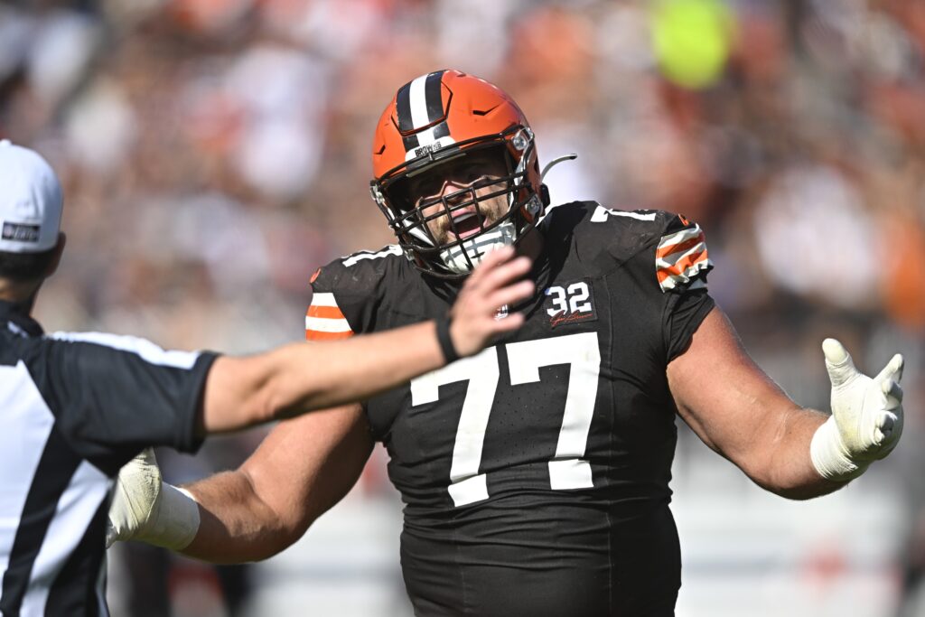 Cleveland Browns guard Wyatt Teller (77) lines up for a play