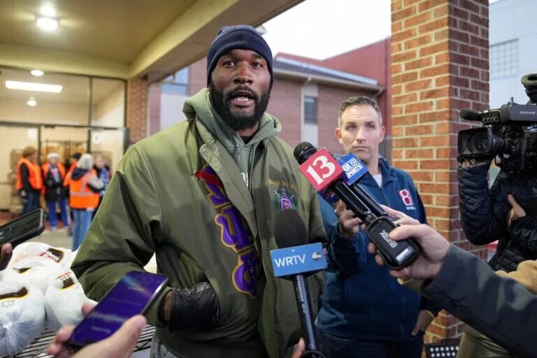 Shaquille Leonard Cowboys
