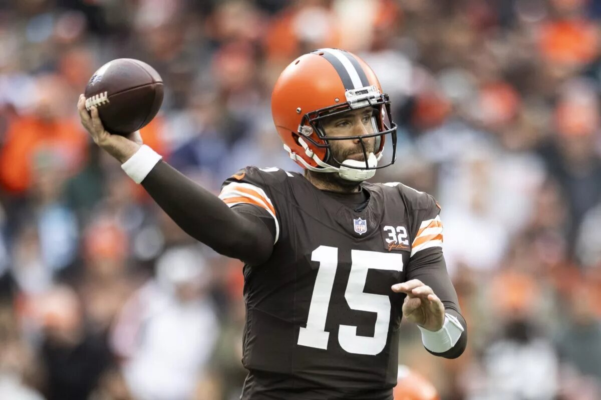 Cleveland Browns quarterback Joe Flacco (15)