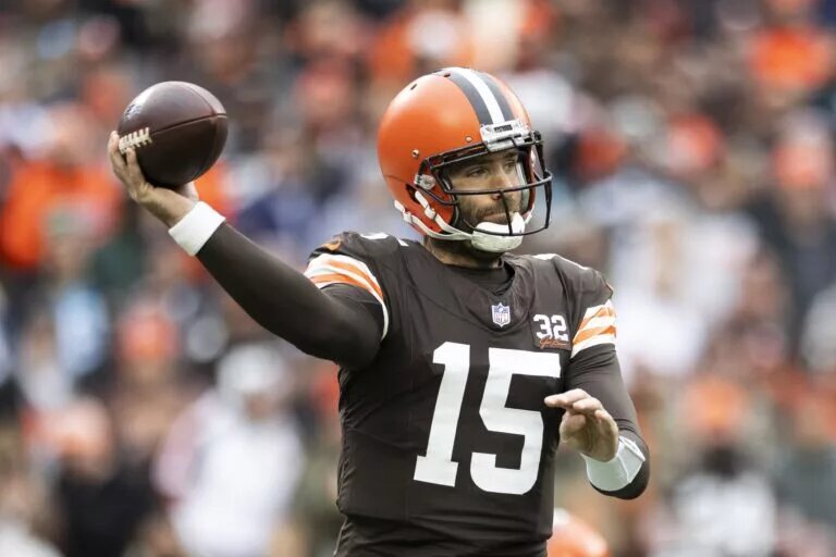 Cleveland Browns quarterback Joe Flacco (15)
