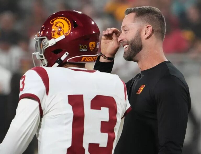 Commanders hire Kliff Kingsbury