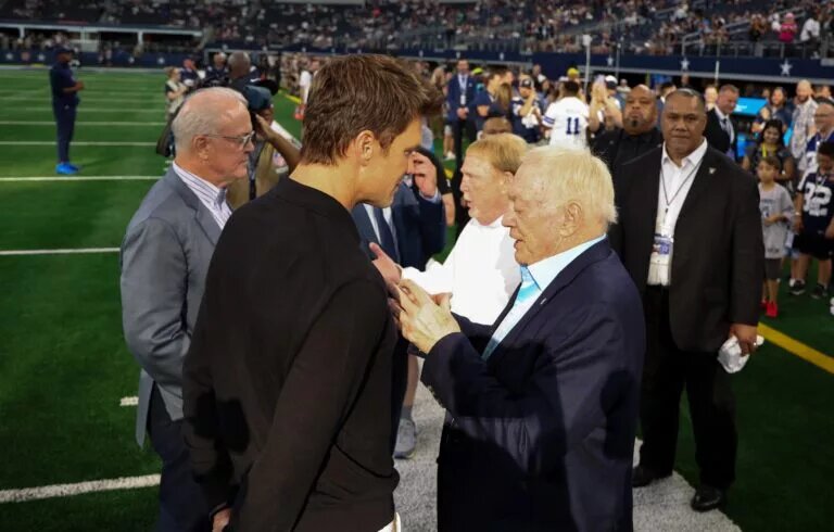 NFL Analyst Destroys Tom Brady "He Doesn't Know What He's Doing"