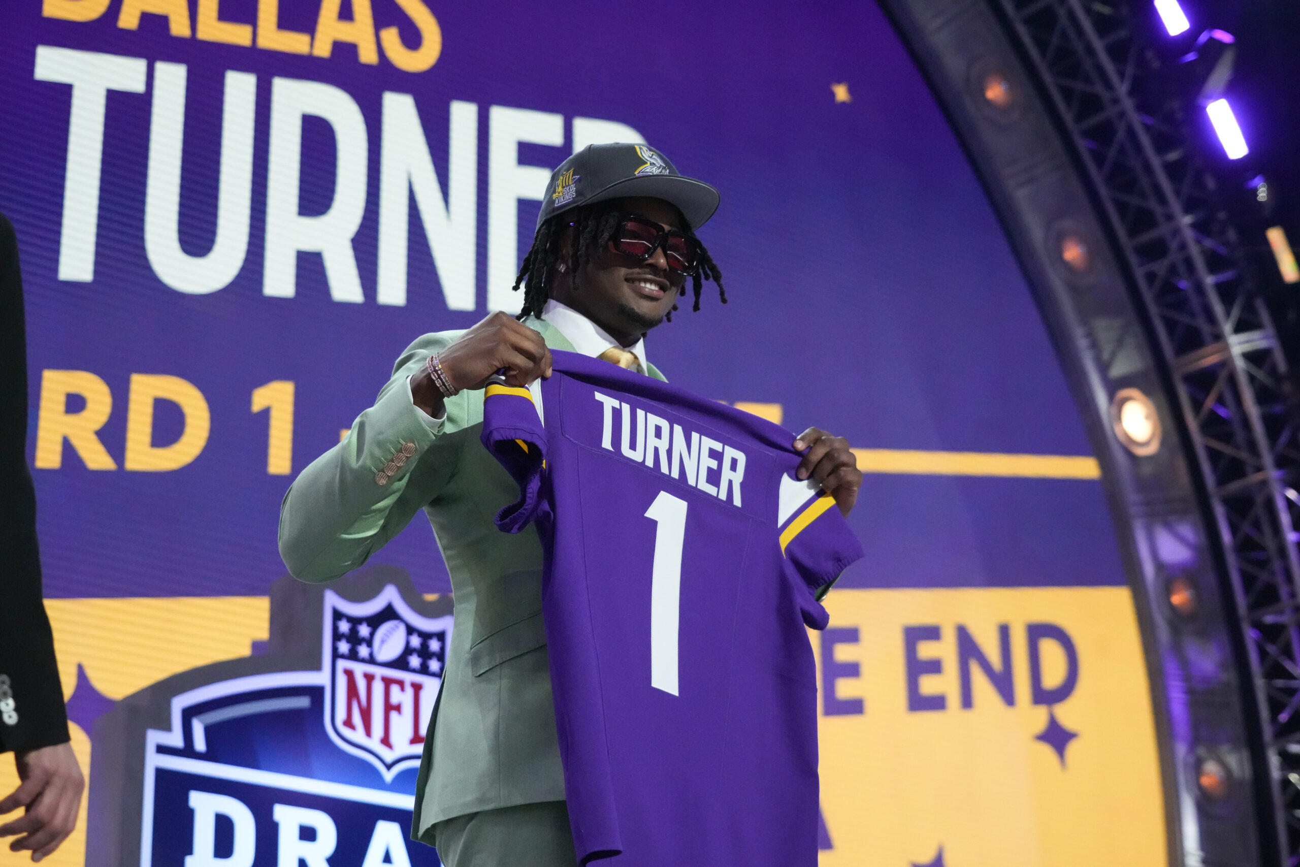 Vikings Move Up Again In Trade With Jaguars For 17th Pick